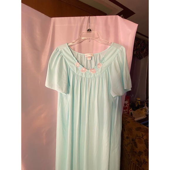 Shadowline’s pale blue nightie Embroidered Yoke Petals design  1x - Picture 5 of 11